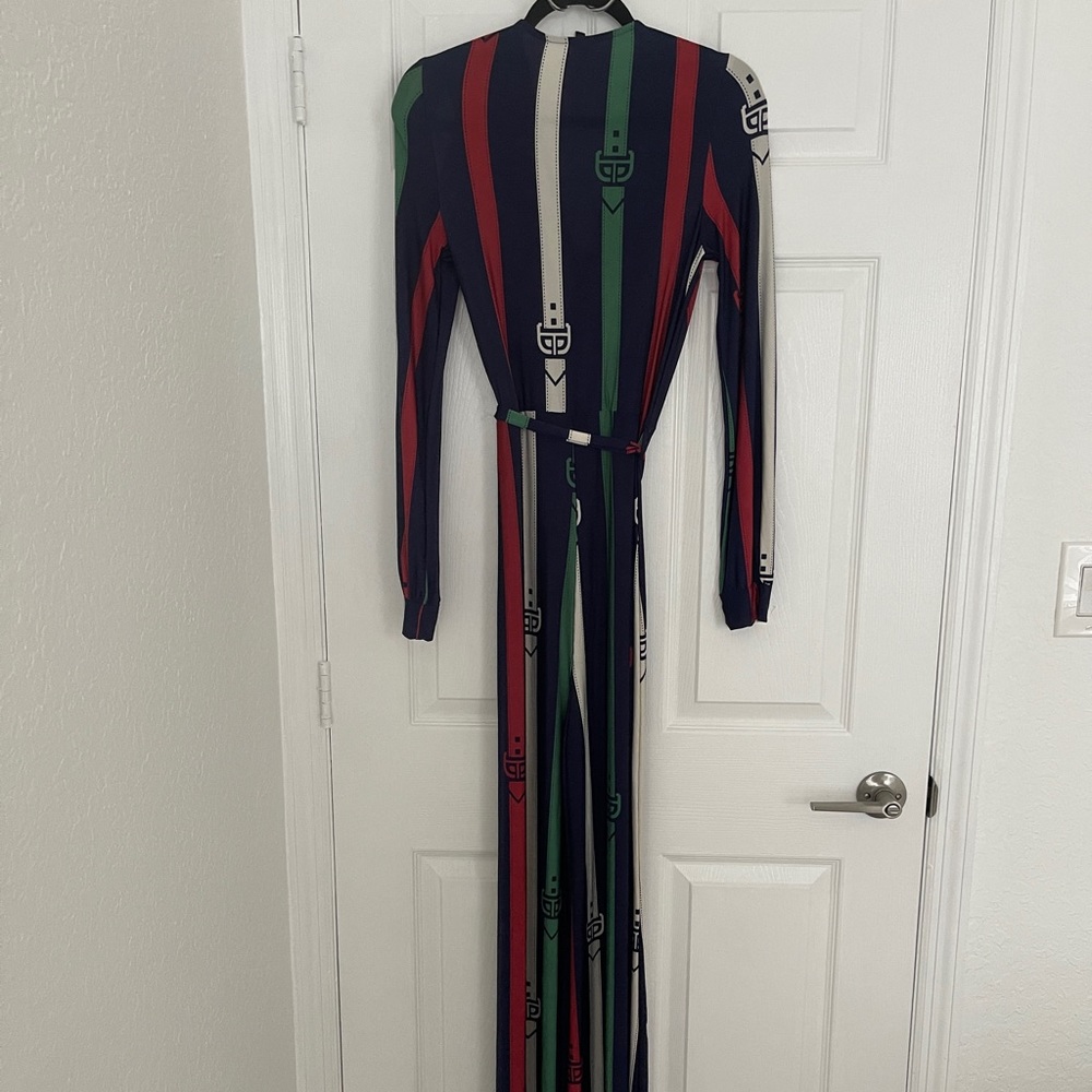 💫 Dress pants, long sleeves in blue, red, green and white stripes.